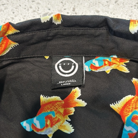 Men’s Neff Great design and colour button down shirt - Picture 5 of 8